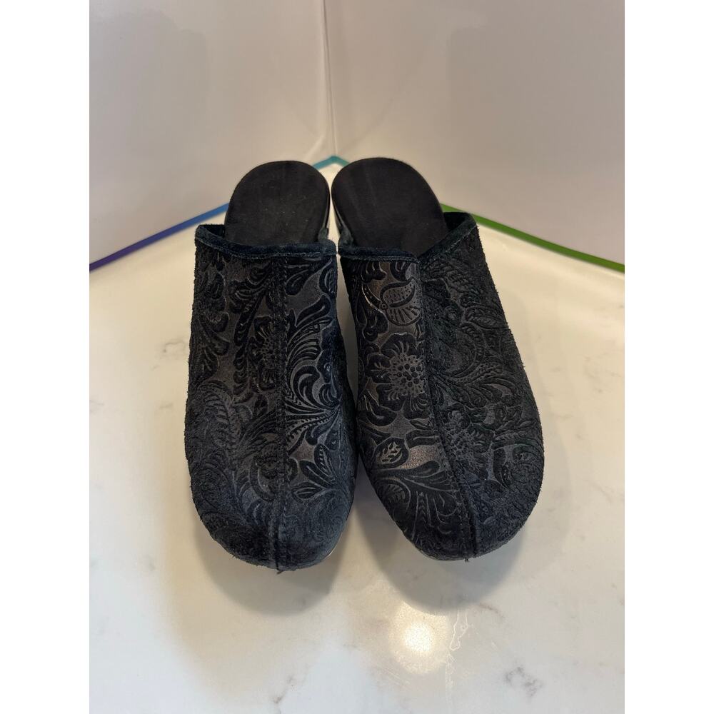Black Stapled Clogs Textured Chunky Est Size 6–6.5 Whimsy Academia Minimalist